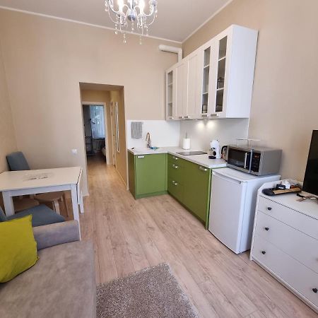 Cosy One Seperate Bedroom Apartment In City Center, Perfect For Family Trip. Рига Экстерьер фото