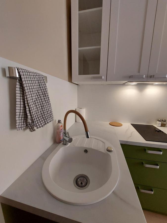 Cosy One Seperate Bedroom Apartment In City Center, Perfect For Family Trip. Рига Экстерьер фото