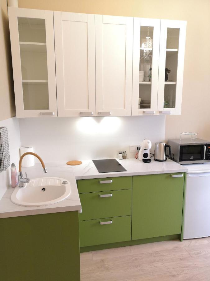 Cosy One Seperate Bedroom Apartment In City Center, Perfect For Family Trip. Рига Экстерьер фото
