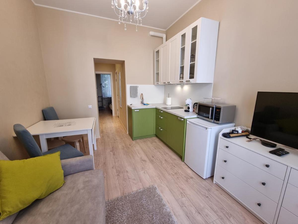 Cosy One Seperate Bedroom Apartment In City Center, Perfect For Family Trip. Рига Экстерьер фото